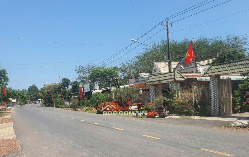 Tôi Cần Bán Đất, Dân Cư Đông, diện tích 525m2 thổ cư sẵn, Gần Chợ, Gần Trường học