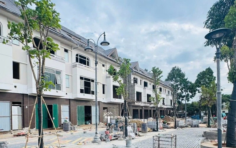 Cần bán nhà phố vị trí đẹp nhất dự án Ecopalace, trục chính TTTM, 2 mặt tiền, 5 tầng, giá đầu tư