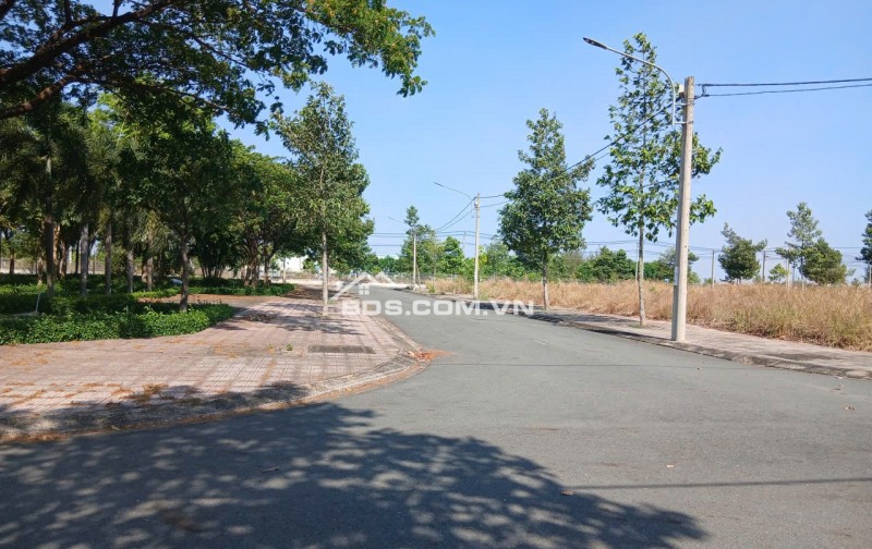 KHU DÂN CƯ D2D LONG THÀNH, LÔ GÓC ĐỐI DIỆN CÔNG VIÊN, 1 sẹt DT769