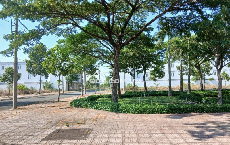 KHU DÂN CƯ D2D LONG THÀNH, LÔ GÓC ĐỐI DIỆN CÔNG VIÊN, 1 sẹt DT769