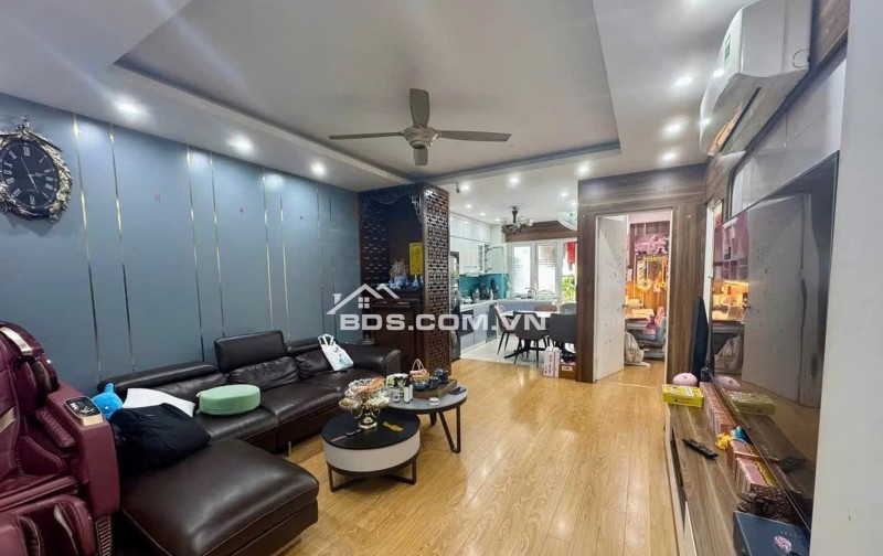 Bán căn hộ chung cư tầng 7, diện tích: 70m2, 02 phòng ngủ, 02 WC, 02 ban công, hướng nhà Tây Bắc