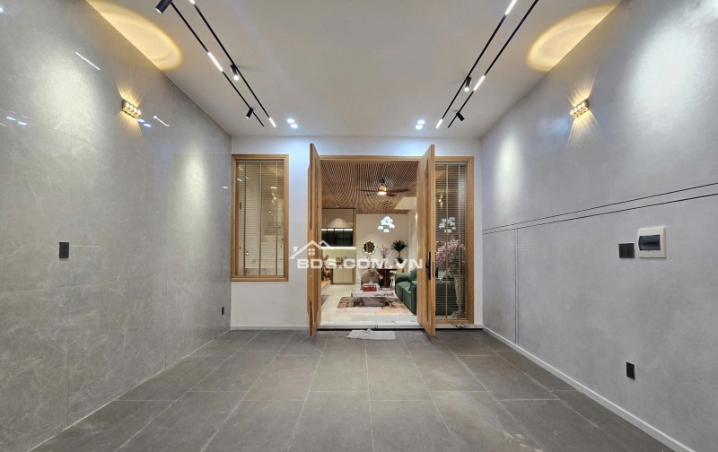  Nhà MT 3 tầng mới đẹp ,phường THANH KHÊ – Cách biển Nguyễn Tất Thành 300m