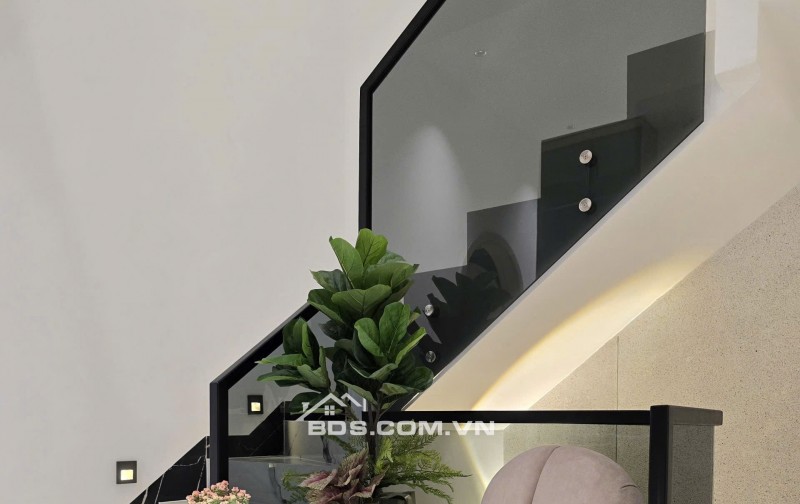  Nhà MT 3 tầng mới đẹp ,phường THANH KHÊ – Cách biển Nguyễn Tất Thành 300m