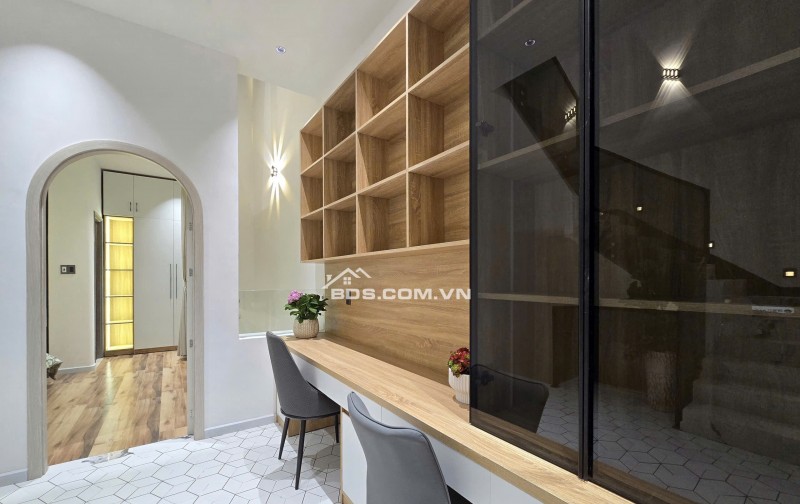  Nhà MT 3 tầng mới đẹp ,phường THANH KHÊ – Cách biển Nguyễn Tất Thành 300m