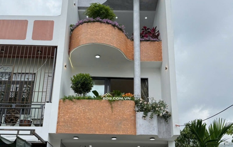  Nhà MT 3 tầng sát biển Nguyễn Tất Thành - Hoà Khánh - Liên Chiểu  cách chỉ 100m!