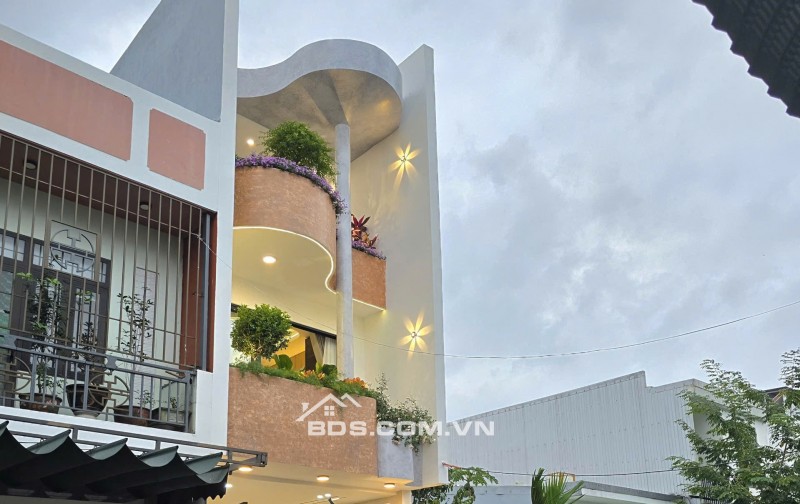  Nhà MT 3 tầng sát biển Nguyễn Tất Thành - Hoà Khánh - Liên Chiểu  cách chỉ 100m!