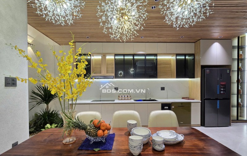  Nhà MT 3 tầng sát biển Nguyễn Tất Thành - Hoà Khánh - Liên Chiểu  cách chỉ 100m!