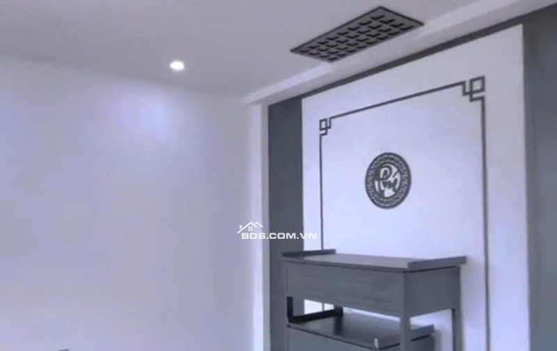 Xây dựng kiên cố - Kiến trúc hiện đại, Nhà phố 3PN có sân trước cực lớn tại Bến Lức.