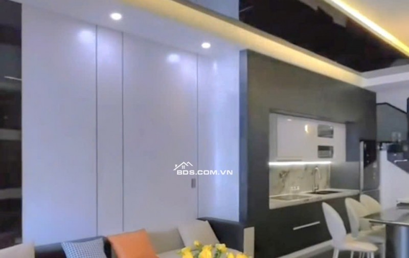 Xây dựng kiên cố - Kiến trúc hiện đại, Nhà phố 3PN có sân trước cực lớn tại Bến Lức.