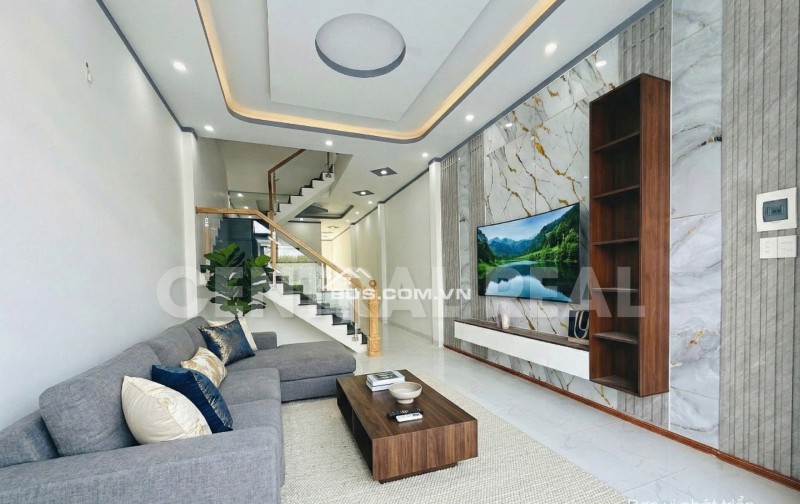 Cần bán nhanh căn nhà còn lại ngay sát chợ Thạnh Phú