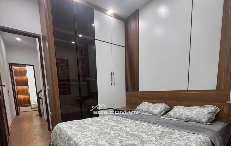 Bán nhà tại ngõ 278 Kim Giang, đi lại thuận tiện, gần Trường học, chợ, khu dân trí cao.