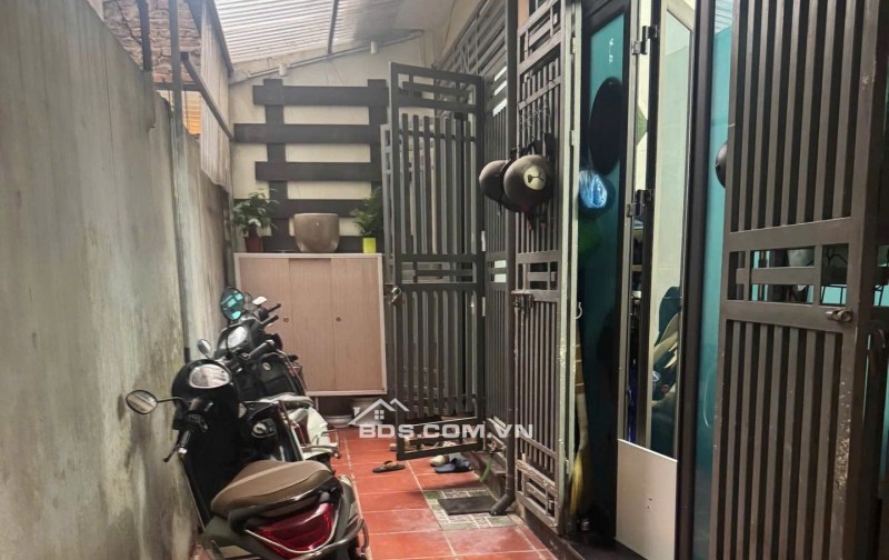 Bán nhà tại ngõ 278 Kim Giang, đi lại thuận tiện, gần Trường học, chợ, khu dân trí cao.