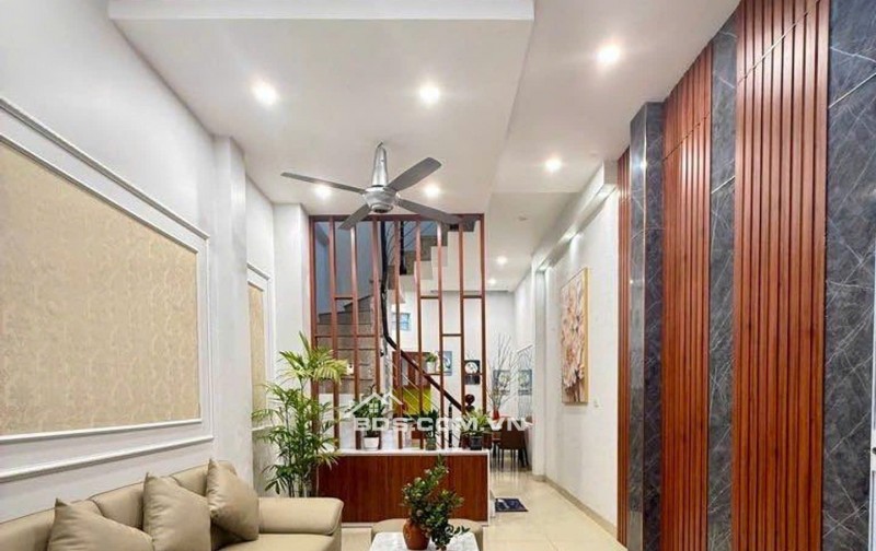 Bán nhà tại ngõ 99 Định Công Hạ, Nhà tại vị trí lô góc 3 mặt ngõ