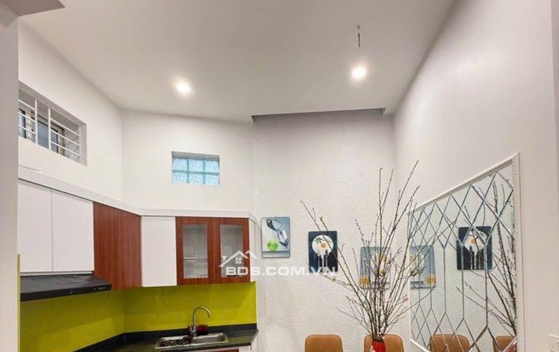 Bán nhà tại ngõ 99 Định Công Hạ, Nhà tại vị trí lô góc 3 mặt ngõ