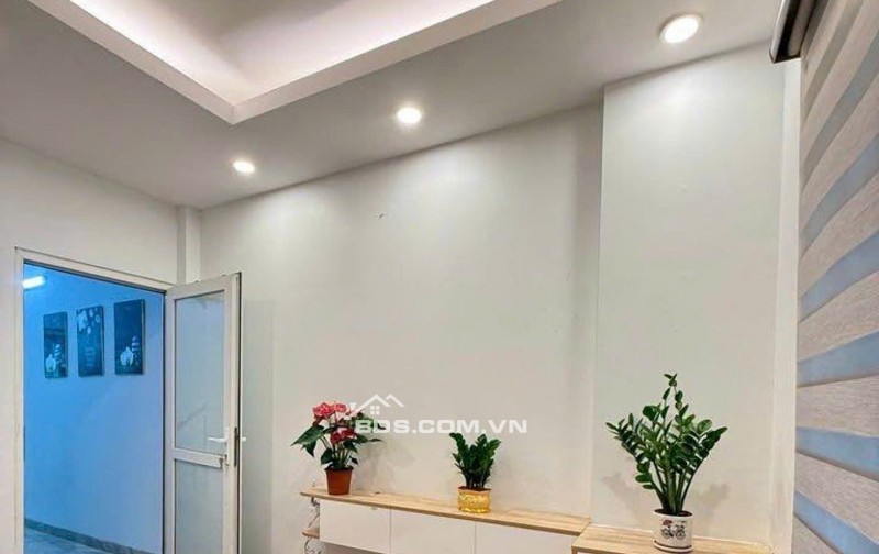 Bán nhà tại ngõ 99 Định Công Hạ, Nhà tại vị trí lô góc 3 mặt ngõ