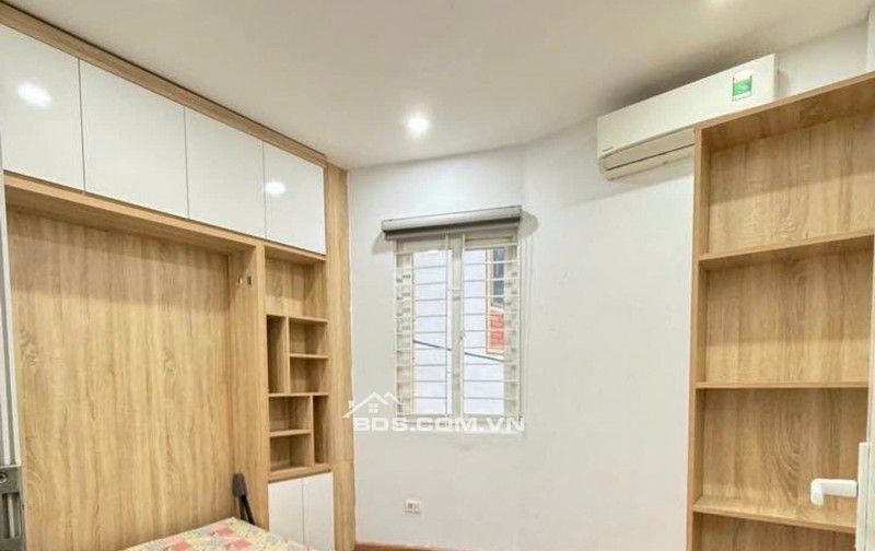 Bán nhà tại ngõ 99 Định Công Hạ, Nhà tại vị trí lô góc 3 mặt ngõ