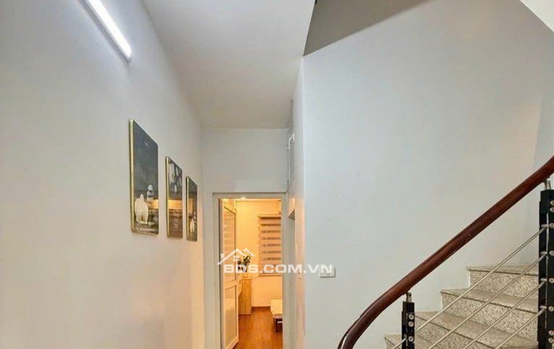 Bán nhà tại ngõ 99 Định Công Hạ, Nhà tại vị trí lô góc 3 mặt ngõ