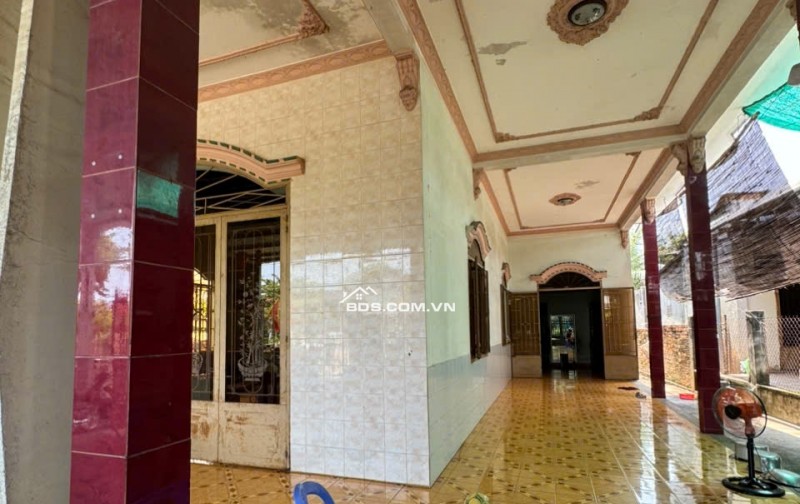 BÁN ĐẤT TẶNG NHÀ CẤP 4 TẠI ĐỒNG NAI. DT 372,1 M2. SHR. GIÁ BÁN 25XX. LH:0965156765.