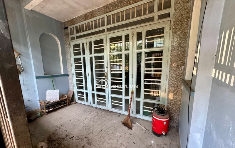 Bán Nhà 2 Lầu 80m và Nhà Xưởng. Tổng Diện Tích 190m2. Gần Phạm Hùng & Quốc Lộ 50.