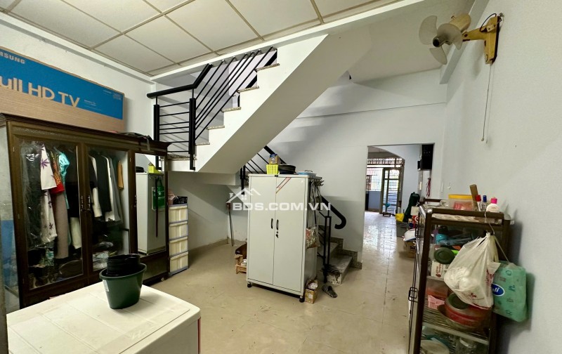 Bán Nhà 2 Lầu 80m và Nhà Xưởng. Tổng Diện Tích 190m2. Gần Phạm Hùng & Quốc Lộ 50.