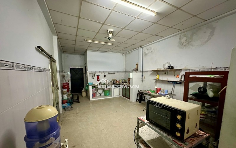 Bán Nhà 2 Lầu 80m và Nhà Xưởng. Tổng Diện Tích 190m2. Gần Phạm Hùng & Quốc Lộ 50.