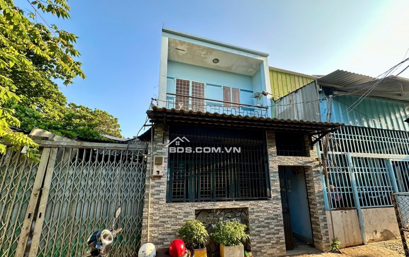 Bán Nhà 2 Lầu 80m và Nhà Xưởng. Tổng Diện Tích 190m2. Gần Phạm Hùng & Quốc Lộ 50.