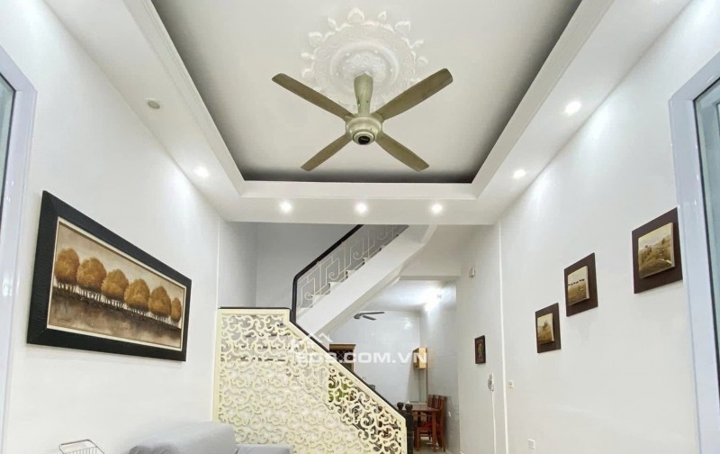 CHO THUÊ NGUYÊN CĂN KHƯƠNG TRUNG, Ô TÔ ĐỖ CỬA, ĐỦ ĐỒ CƠ BẢN, 42M 3T 12TR 0903258273