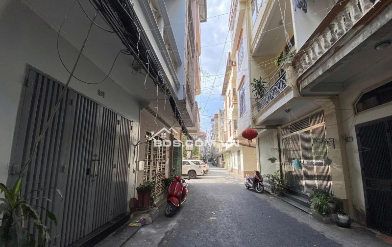 CHO THUÊ NGUYÊN CĂN KHƯƠNG TRUNG, Ô TÔ ĐỖ CỬA, ĐỦ ĐỒ CƠ BẢN, 42M 3T 12TR 0903258273