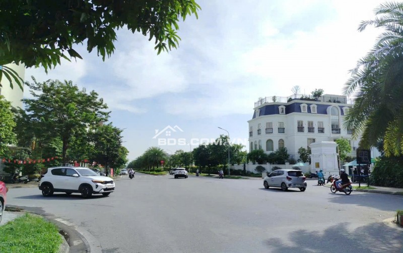 Hàng hiếm có 1 0 2 đây anh chị ơi !!!! 

BÁN NHÀ VIỆT HƯNG ĐƯỜNG Ô TÔ TRÁNH - KINH DOANH - SÁT MẶT PHỐ VIỆT HƯNG