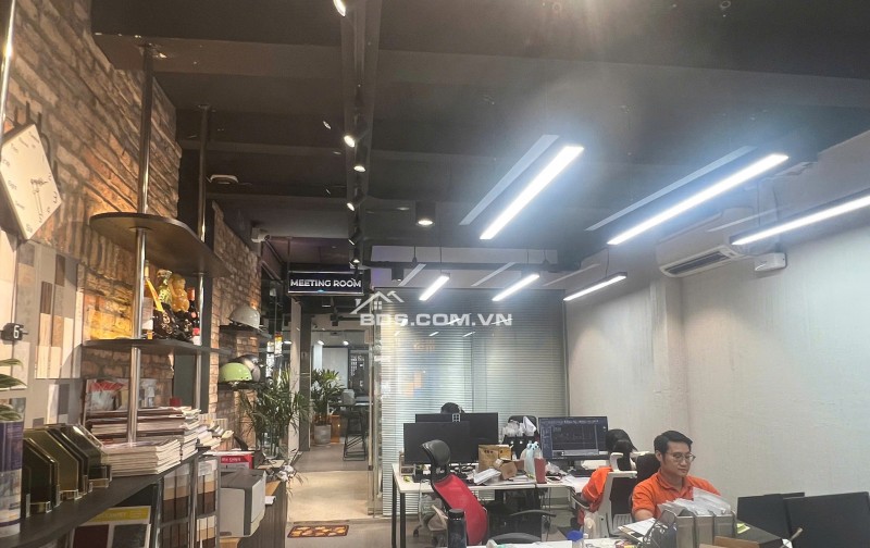 SANG MẶT BẰNG VĂN PHÒNG 80M2 ĐANG THUÊ Ở MẶT TIỀN ĐƯỜNG NGUYỄN CẢNH CHÂN Q1. LH:0765777099.