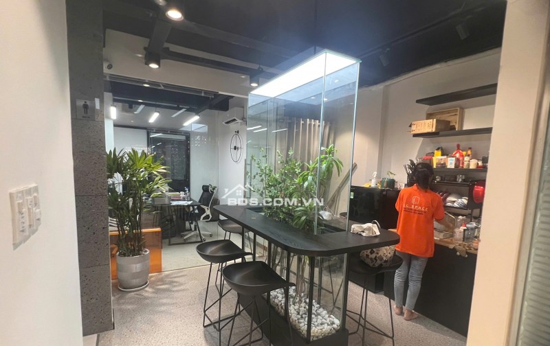 SANG MẶT BẰNG VĂN PHÒNG 80M2 ĐANG THUÊ Ở MẶT TIỀN ĐƯỜNG NGUYỄN CẢNH CHÂN Q1. LH:0765777099.