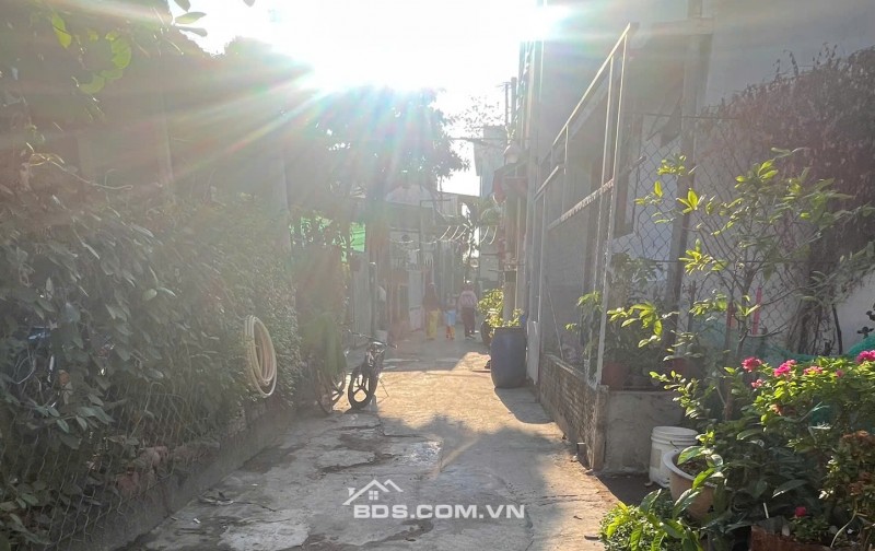 80 m2 đất thổ cư 100%, hẻm xe 4 chỗ, Khu phố 3 TT Cần Giuộc