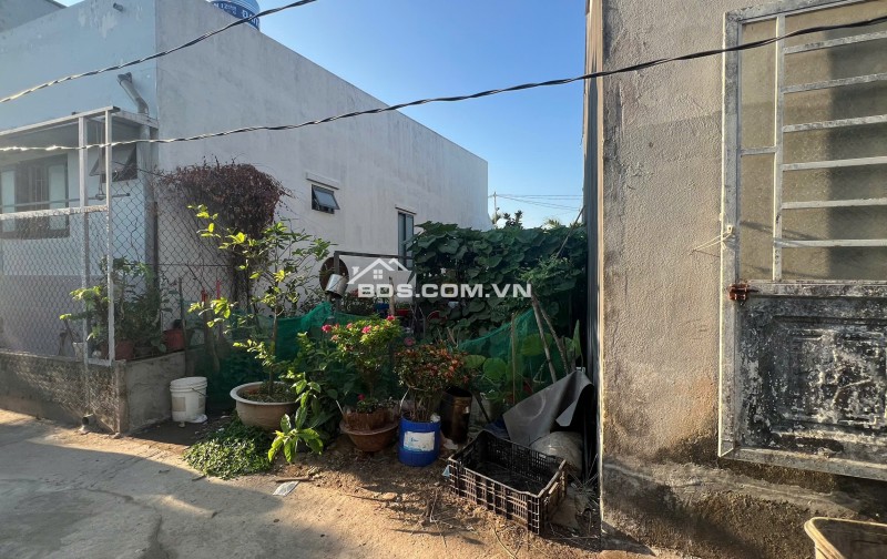 80 m2 đất thổ cư 100%, hẻm xe 4 chỗ, Khu phố 3 TT Cần Giuộc