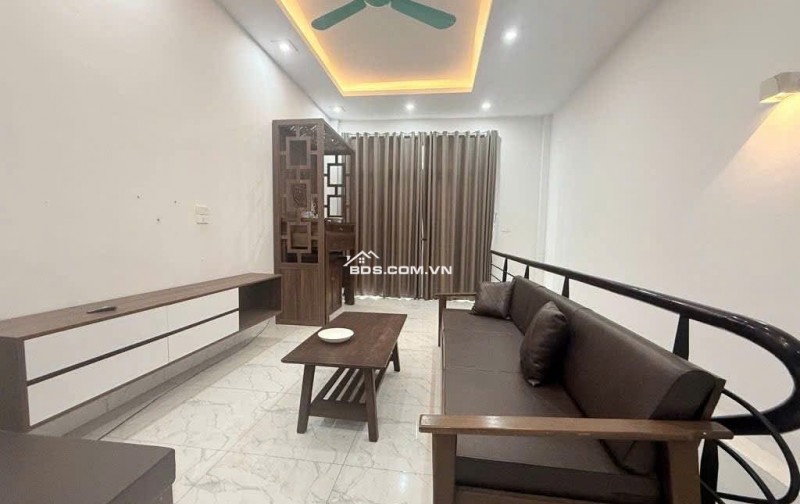 bán hộ nhà cho ông anh họ ngõ 987 Ngô Gia Tự - Thanh Am DT 79m2  Mt4,2m 5tầng lh em phi 0968837286