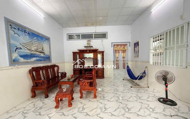 Vùng ngoại ô có căn nhà c4 sân vườn mái thái cực thoáng cần bán giá 970Tri.ệu, Sổ Hồng Riêng