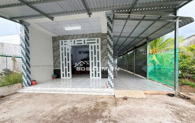 Vùng ngoại ô có căn nhà c4 sân vườn mái thái cực thoáng cần bán giá 970Tri.ệu, Sổ Hồng Riêng