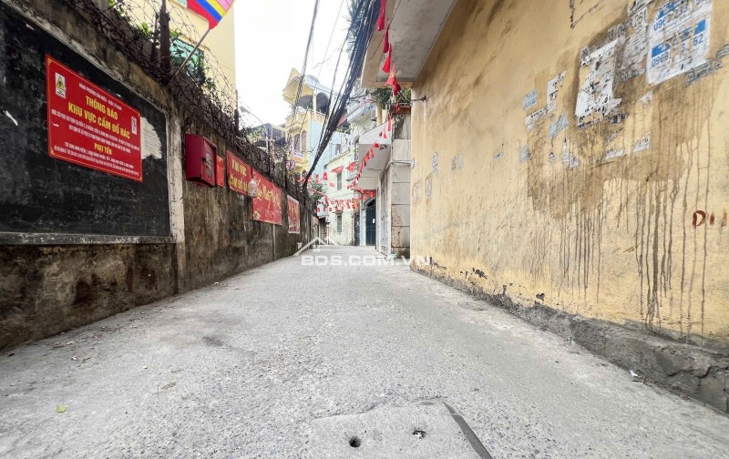 Bán nhà lô góc 2 mặt tiền, gần phố Hào Nam, Đống Đa, 30m2 5 tầng, 4,5m hơn 10 tỷ, oto đỗ cửa, đa tiện ích xung quanh.