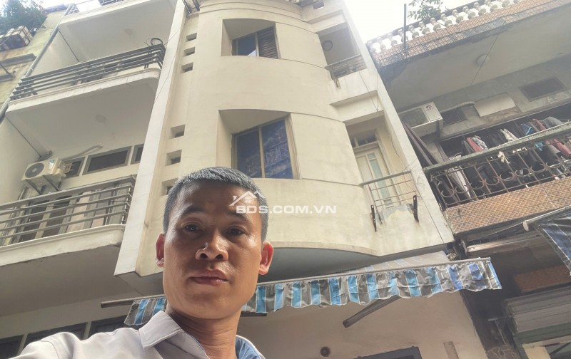 Bán nhà lô góc 2 mặt tiền, gần phố Hào Nam, Đống Đa, 30m2 5 tầng, 4,5m hơn 10 tỷ, oto đỗ cửa, đa tiện ích xung quanh.