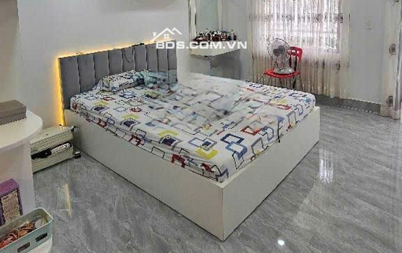 Nhà mới 3 tầng, hẻm thông, giáp Quận 7 – Huỳnh Tấn Phát, 4 TỶ 350