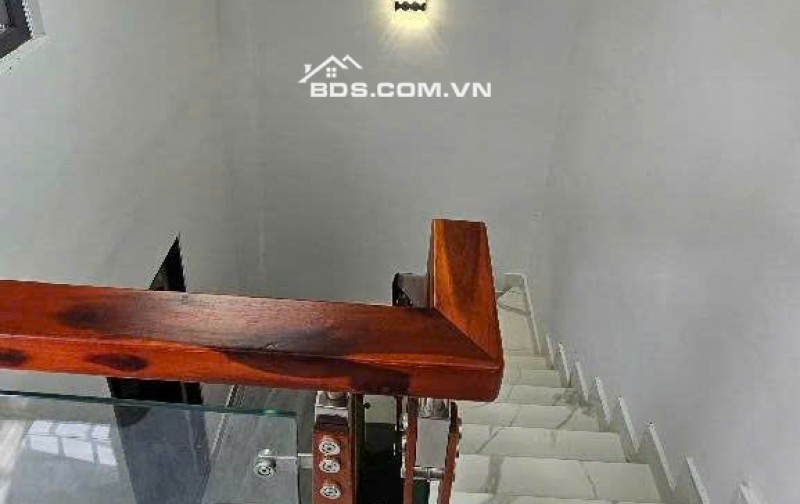 Nhà mới 3 tầng, hẻm thông, giáp Quận 7 – Huỳnh Tấn Phát, 4 TỶ 350