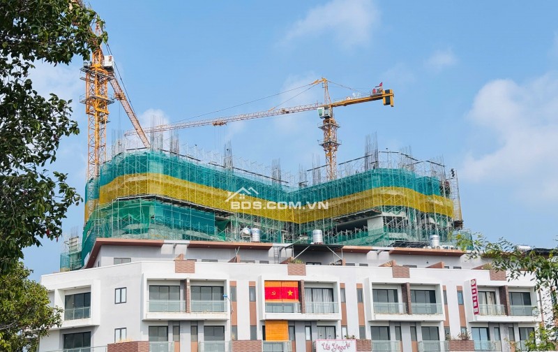 Căn hộ cao cấp Hacom Tower mặt tiền đường 16 tháng 4 view trực diện biển Bình Sơn