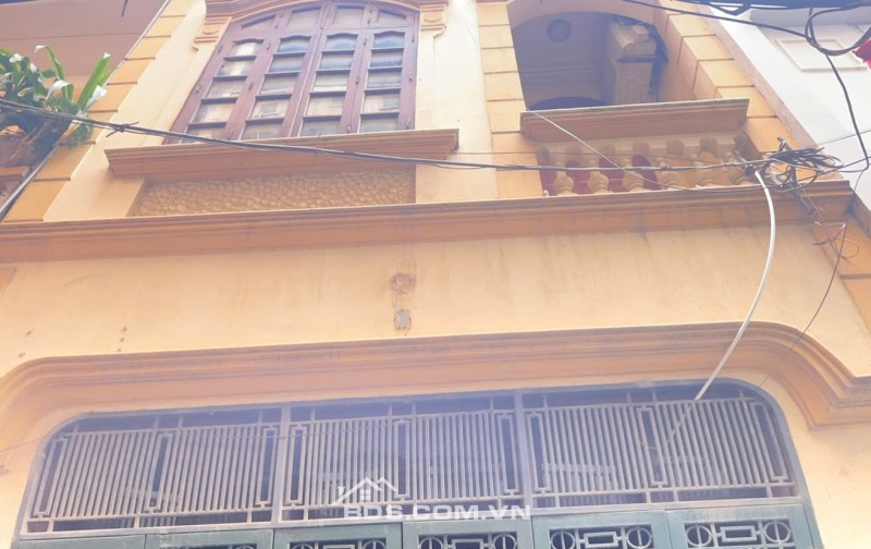  Bán nhà trong ngõ Lê Trọng Tấn, Tx ô tô đỗ cửa 46m2 * 4t * 4,5m mặt tiền, hơn 18tỷ, an ninh tốt, ở sướng, đa tiện ích xung quanh