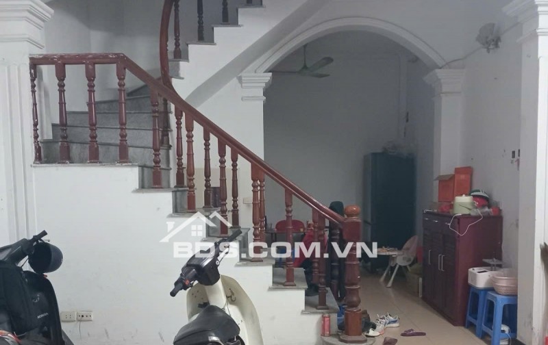  Bán nhà trong ngõ Lê Trọng Tấn, Tx ô tô đỗ cửa 46m2 * 4t * 4,5m mặt tiền, hơn 18tỷ, an ninh tốt, ở sướng, đa tiện ích xung quanh