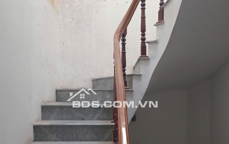  Bán nhà trong ngõ Lê Trọng Tấn, Tx ô tô đỗ cửa 46m2 * 4t * 4,5m mặt tiền, hơn 18tỷ, an ninh tốt, ở sướng, đa tiện ích xung quanh