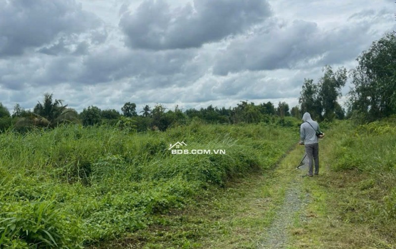 KẸT  TIỀN CẦN BÁN LÔ ĐẤT 2 MẶT TIỀN :DT 8M X 86= 688M2 CHỈ 1.6 TỶ. LH:0903198949.