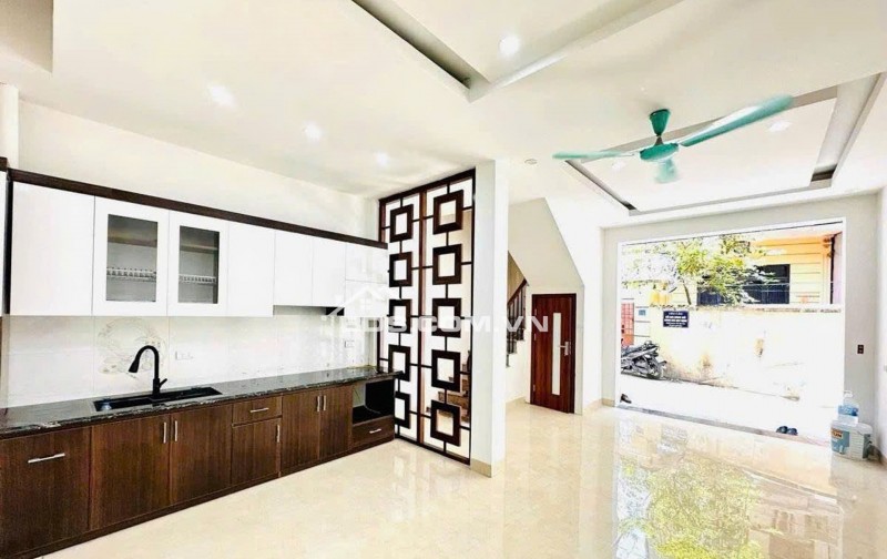 SIÊU PHẨM XUÂN LA - TÂY HỒ Ô TÔ NGỦ TRONG NHÀ CHỈ HƠN 11 TỈ