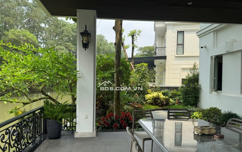 Cực hiếm 2 đơn lập hoa sữa đập thông 1 hầm xây 4 tẩng nổi DTXD hơn 900m sử dụng. Lh:0979144000