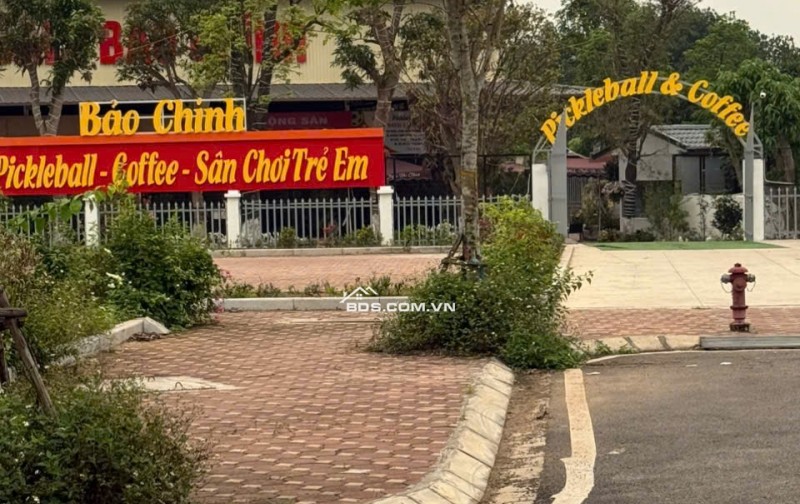 Bí mật lô đất 100m2 gần Quốc Lộ 21, khu vực trung tâm Hòa Lạc. Phù hợp xây trọ, đầu tư sinh lời, kết nối Metro 5 – Quốc Lộ 21. Liên hệ xem đất ngay.