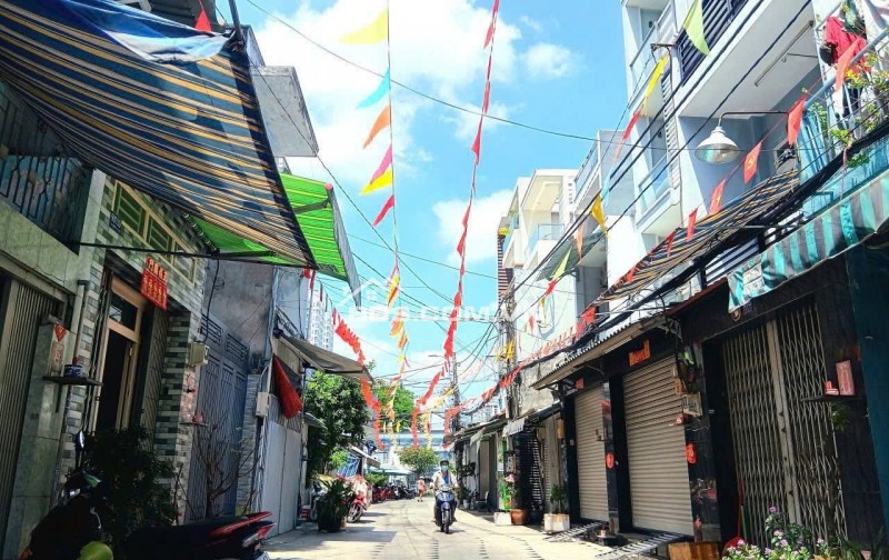 NHÀ LÒ GỐM - P5 Q6 - HẺM XE HƠI 5M. GIÁ 6 TỶ 380 TL. LH:0905828258.