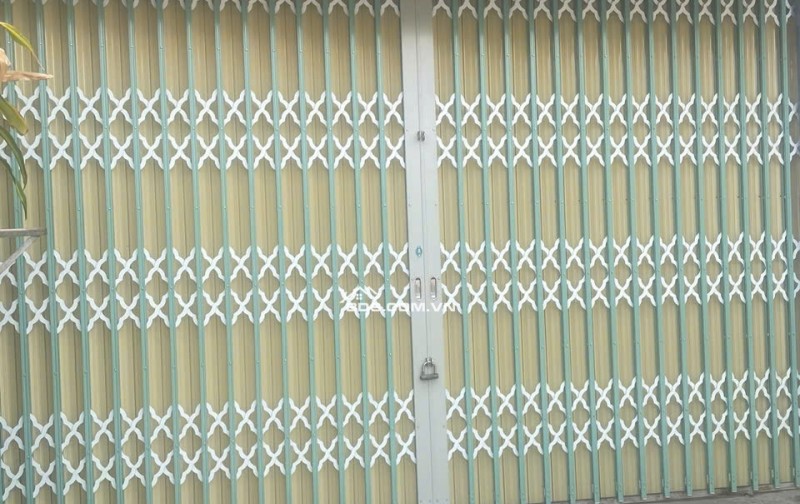 BÁN ĐẤT TẠI CHỢ DT81M2 SHR TRÊN ĐẤT CÓ NHÀ TIỀN CHẾ CỬA KÉO ĐÀI LOAN 950TR LH:0974004184 GẶP TRUNG.